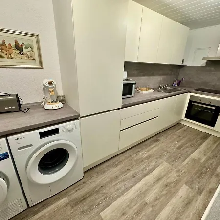 Schöne 2-zi-whg Küche Bad Terrasse Parken