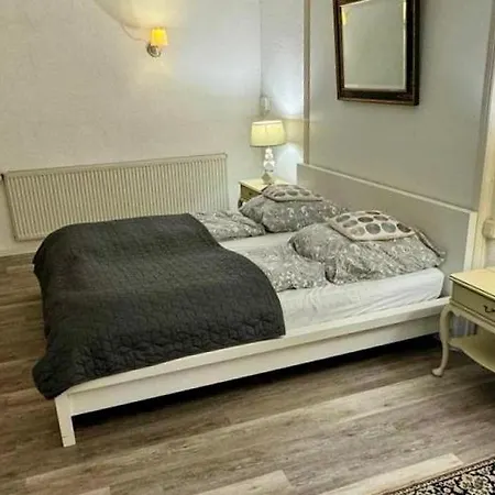 Schoene 2-zi-whg Kueche Bad Terrasse Parken Apartamento *