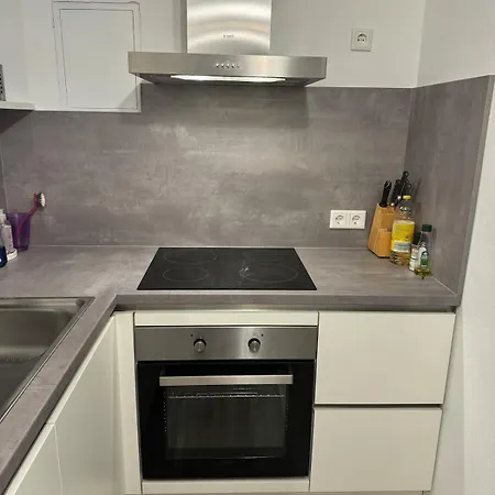 Schoene 2-zi-whg Kueche Bad Terrasse Parken *