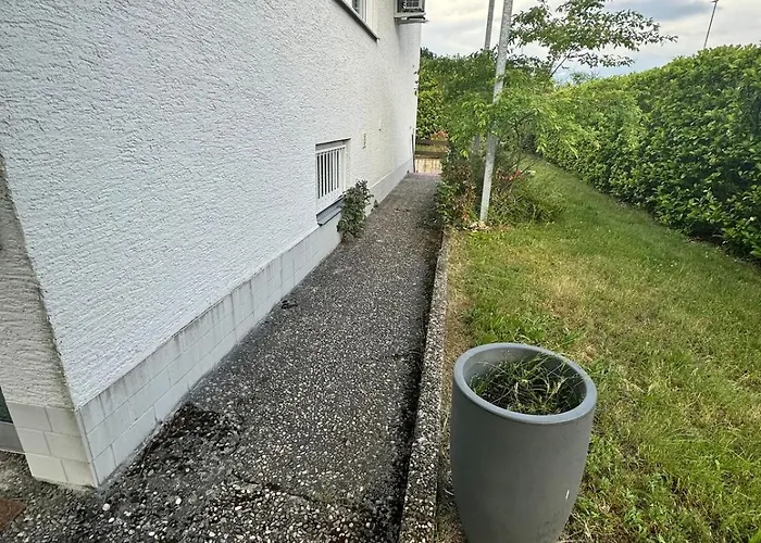 Schoene 2-zi-whg Kueche Bad Terrasse Parken