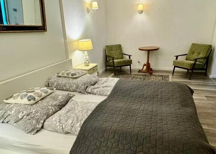 Schoene 2-zi-whg Kueche Bad Terrasse Parken