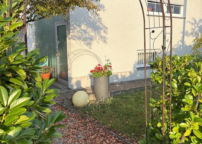 Schoene 2-zi-whg Kueche Bad Terrasse Parken Apartmán