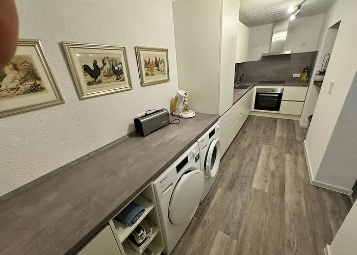 Schoene 2-zi-whg Kueche Bad Terrasse Parken Apartamento