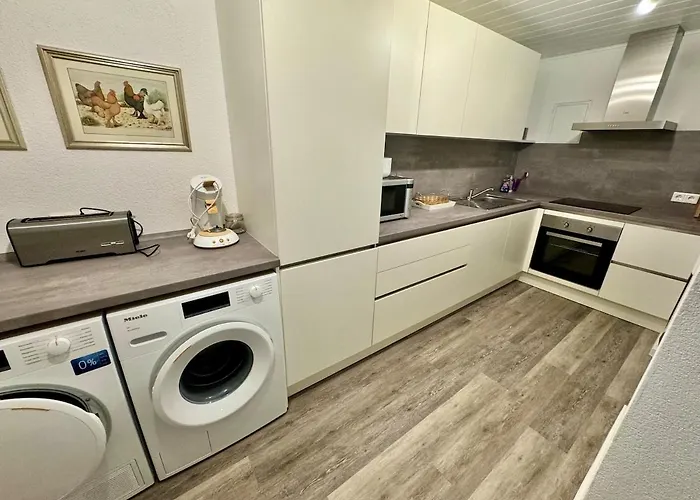 Schoene 2-zi-whg Kueche Bad Terrasse Parken