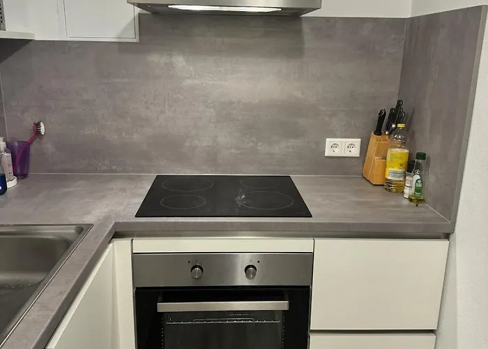 Schoene 2-zi-whg Kueche Bad Terrasse Parken *