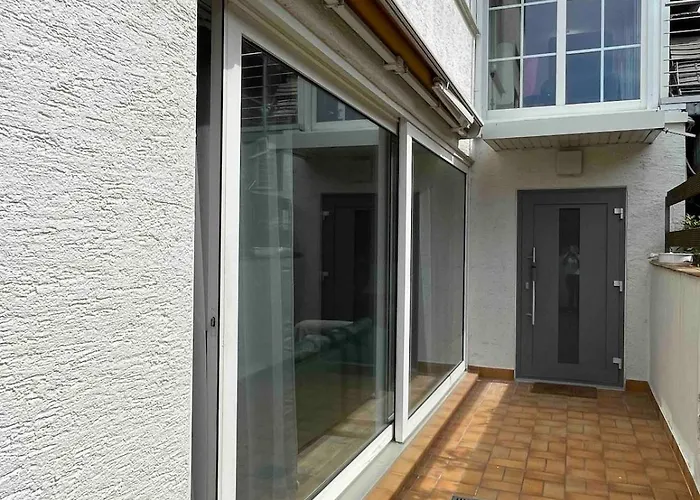 Schoene 2-zi-whg Kueche Bad Terrasse Parken *