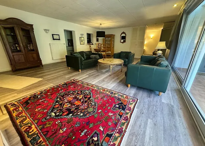 Schoene 2-zi-whg Kueche Bad Terrasse Parken *